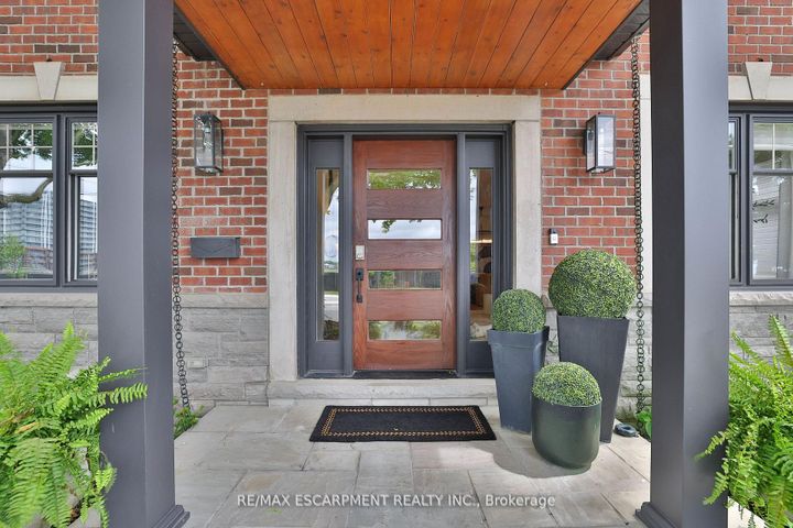 Photo 3 at 43 Mississauga Road S, Port Credit, Mississauga