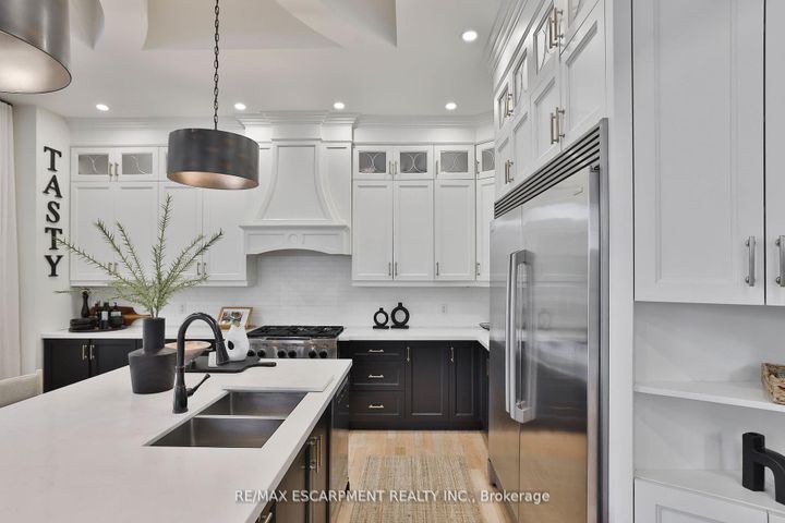 Photo 17 at 43 Mississauga Road S, Port Credit, Mississauga