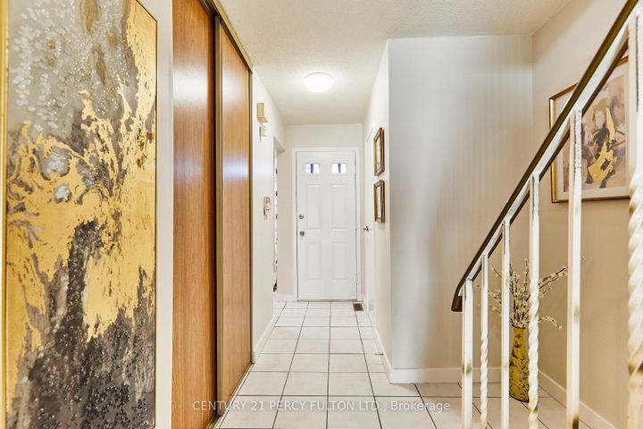 Photo 4 at 48 Nabob Crescent, Malvern, Toronto