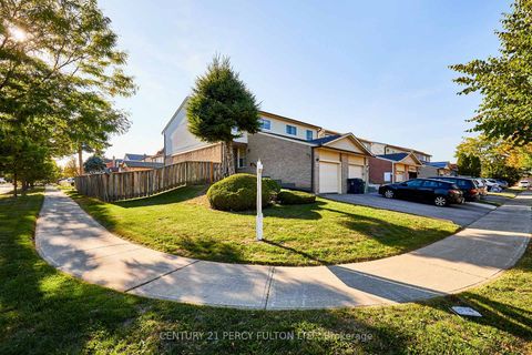 Photo 2 at 48 Nabob Crescent, Malvern, Toronto