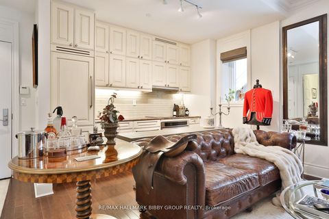 Photo 4 at 520 - 22 Leader Lane, Yonge Corridor, Toronto Photo 4 at 520 - 22 Leader Lane, Yonge Corridor, Toronto