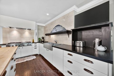 Photo 9 at 10 Charles Street, Sharon, East Gwillimbury