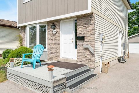 Photo 3 at 32 Janice Drive, Sunnidale, Barrie