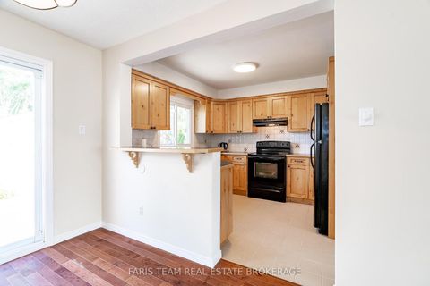 Photo 4 at 32 Janice Drive, Sunnidale, Barrie