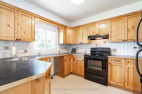 Photo 5 at 32 Janice Drive, Sunnidale, Barrie