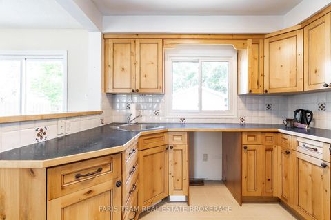 Photo 7 at 32 Janice Drive, Sunnidale, Barrie