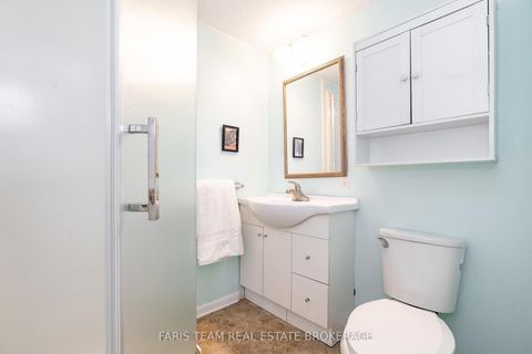 Photo 18 at 32 Janice Drive, Sunnidale, Barrie