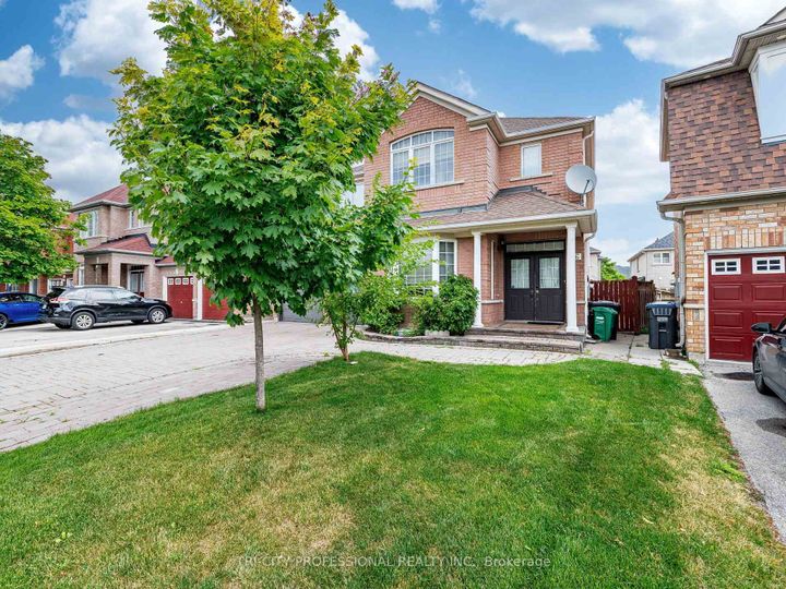 Photo 2 at 26 Tangleridge Boulevard, Wellington, Brampton