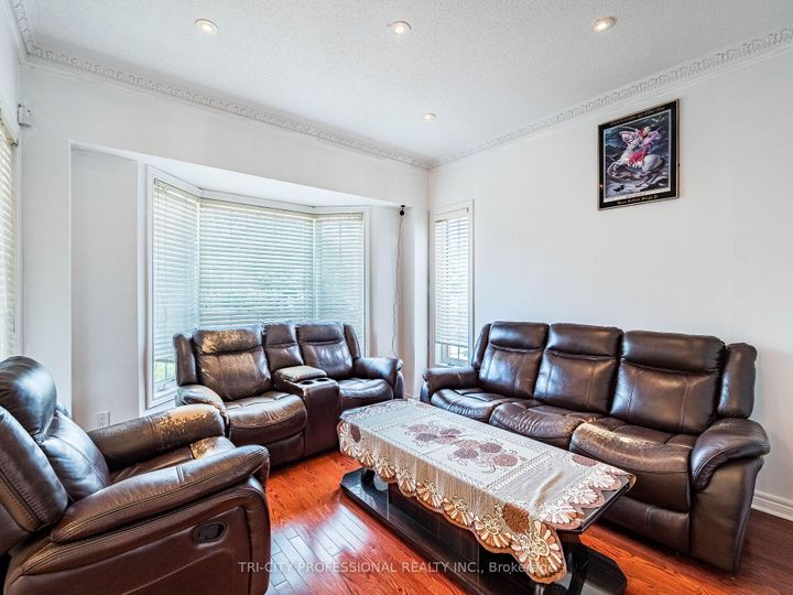 Photo 5 at 26 Tangleridge Boulevard, Wellington, Brampton