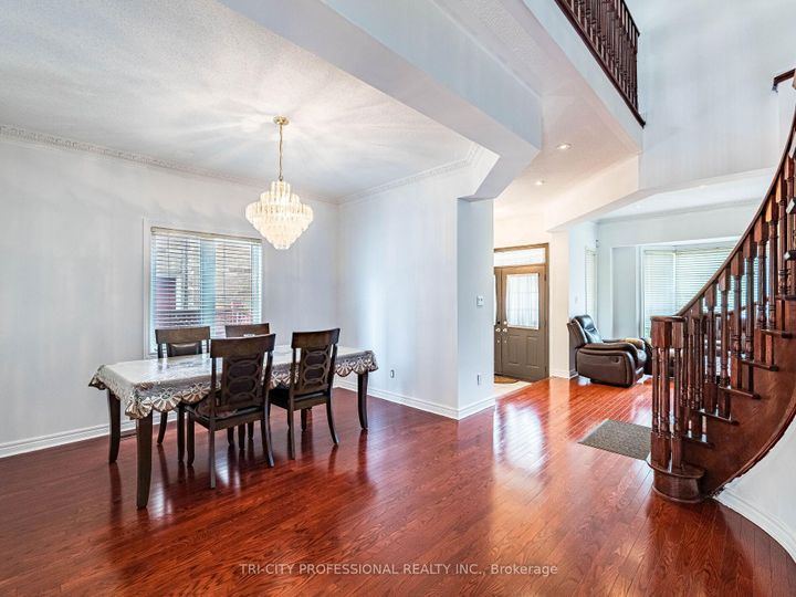 Photo 7 at 26 Tangleridge Boulevard, Wellington, Brampton