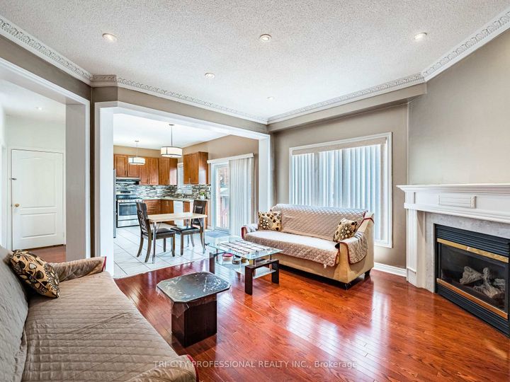Photo 11 at 26 Tangleridge Boulevard, Wellington, Brampton