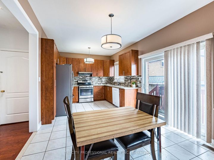 Photo 12 at 26 Tangleridge Boulevard, Wellington, Brampton
