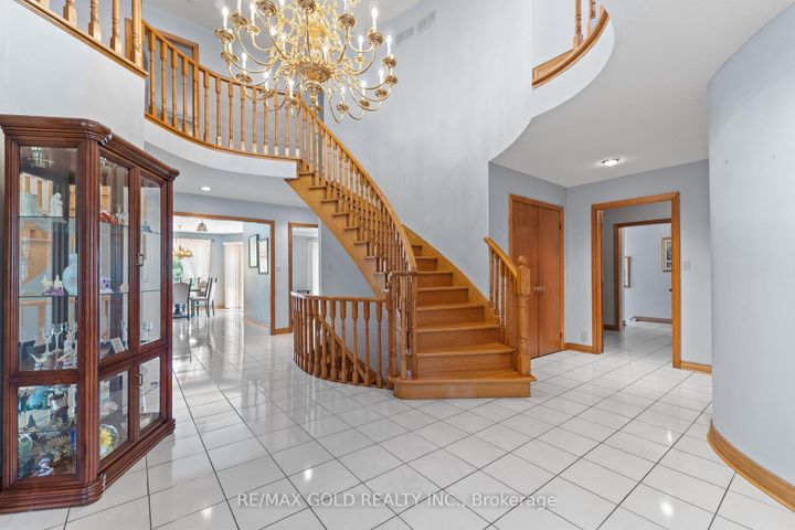 Photo 2 at 8 Ryckman Lane, Toronto Gore Rural Estate, Brampton