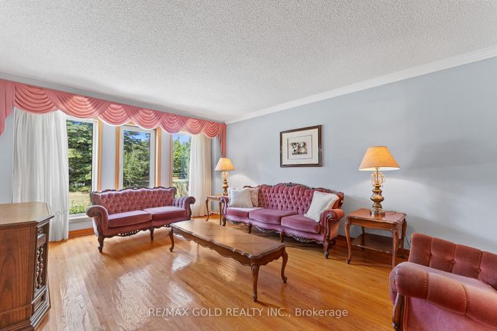 Photo 3 at 8 Ryckman Lane, Toronto Gore Rural Estate, Brampton