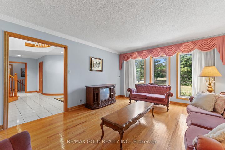 Photo 4 at 8 Ryckman Lane, Toronto Gore Rural Estate, Brampton