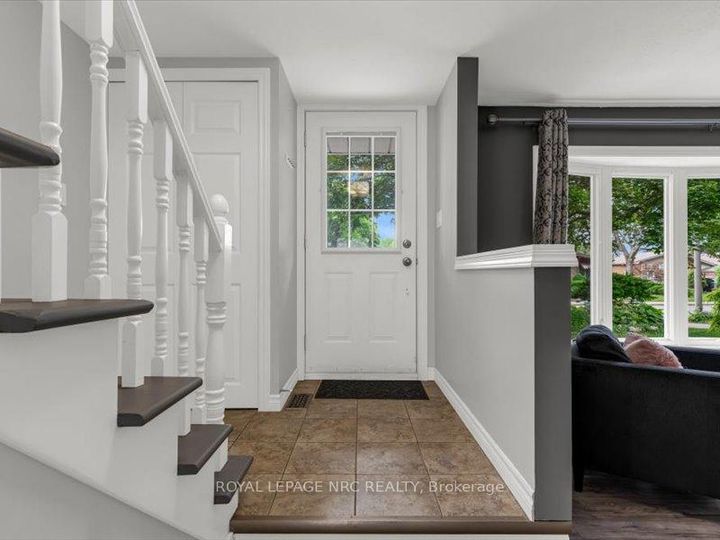 Photo 2 at 39 Meadowlark Street, Bruleville, Hamilton