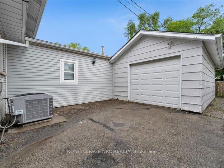 Photo 19 at 39 Meadowlark Street, Bruleville, Hamilton