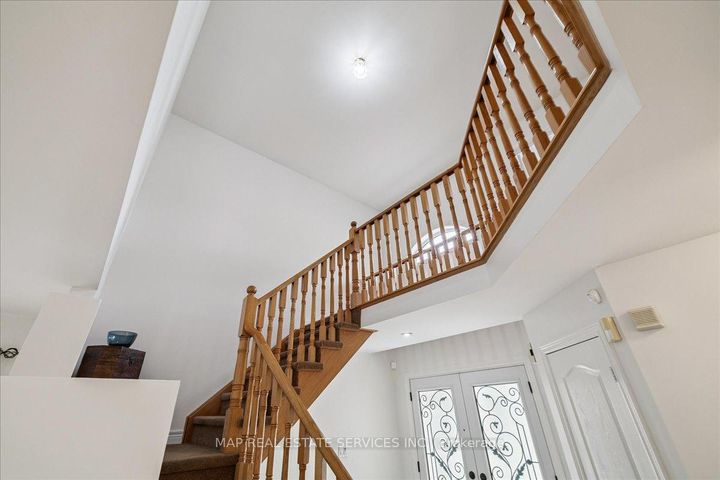 Photo 4 at 5342 Landsborough Avenue, Hurontario, Mississauga