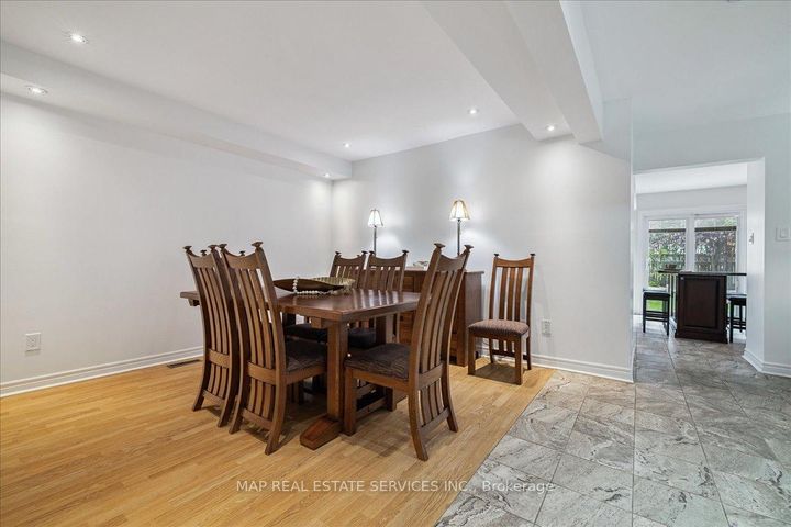 Photo 6 at 5342 Landsborough Avenue, Hurontario, Mississauga