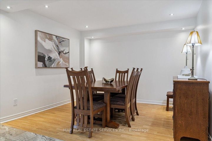 Photo 7 at 5342 Landsborough Avenue, Hurontario, Mississauga