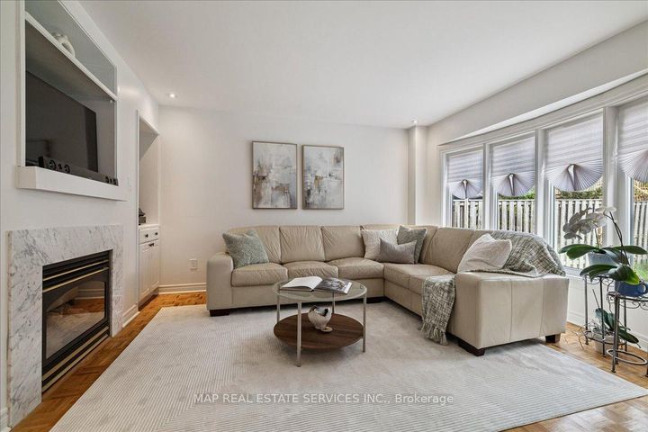 Photo 10 at 5342 Landsborough Avenue, Hurontario, Mississauga