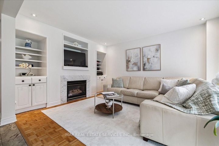 Photo 11 at 5342 Landsborough Avenue, Hurontario, Mississauga