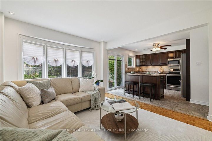 Photo 13 at 5342 Landsborough Avenue, Hurontario, Mississauga
