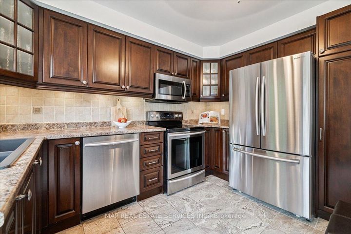 Photo 17 at 5342 Landsborough Avenue, Hurontario, Mississauga