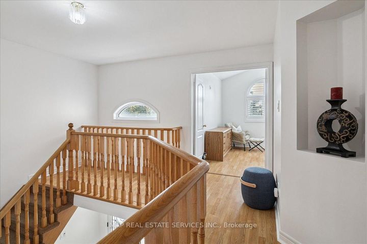 Photo 19 at 5342 Landsborough Avenue, Hurontario, Mississauga