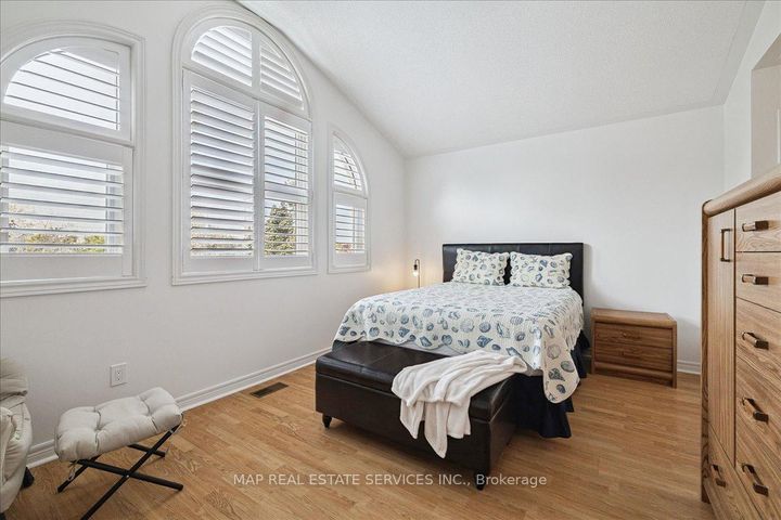 Photo 20 at 5342 Landsborough Avenue, Hurontario, Mississauga