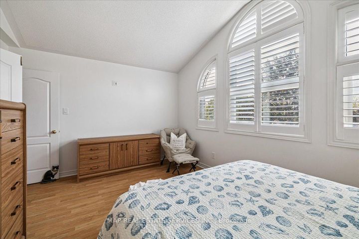 Photo 21 at 5342 Landsborough Avenue, Hurontario, Mississauga