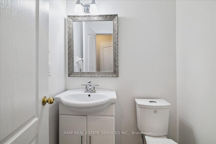 Photo 33 at 5342 Landsborough Avenue, Hurontario, Mississauga