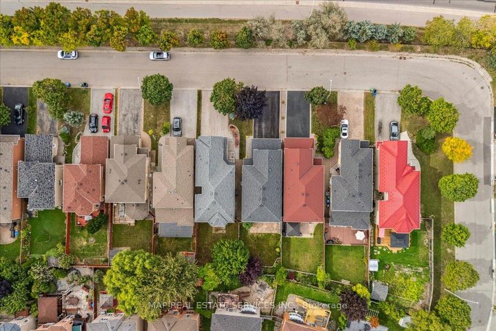 Photo 41 at 5342 Landsborough Avenue, Hurontario, Mississauga