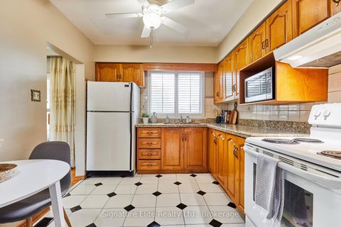 Photo 13 at 4 Cora Crescent, Bendale, Toronto