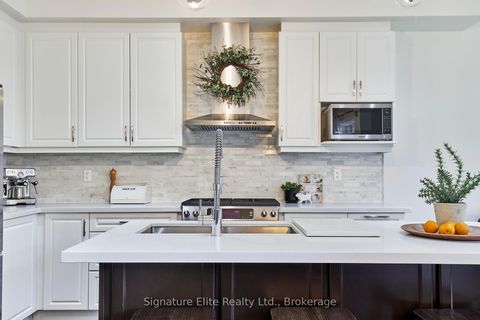 Photo 5 at 23 Betony Drive, Oak Ridges, Richmond Hill