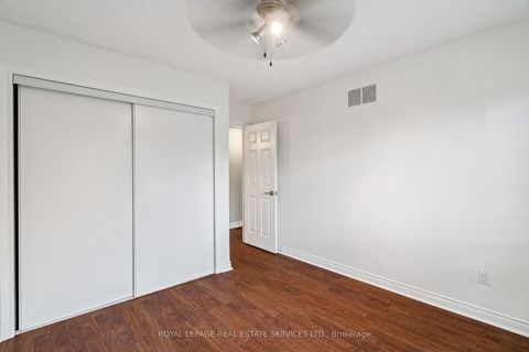 Photo 24 at 5 - 1100 Queens Avenue, CP College Park, Oakville