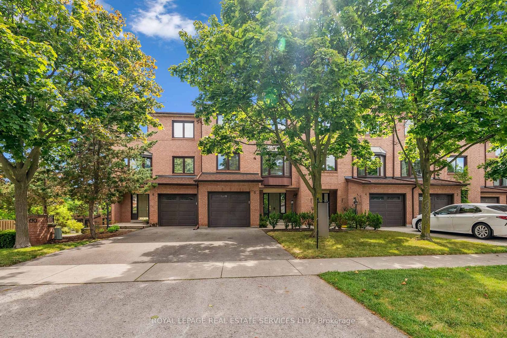 5 - 1100 Queens Avenue, CP College Park, Oakville 