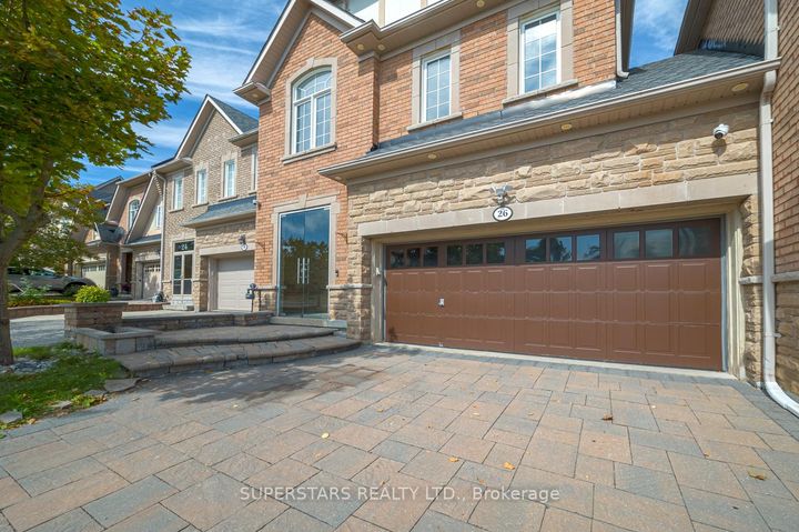 Photo 3 at 26 Windmill Court, Jefferson, Richmond Hill