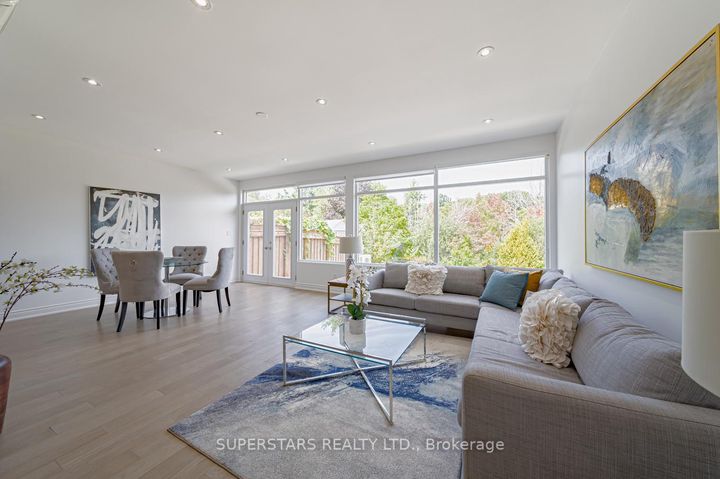 Photo 6 at 26 Windmill Court, Jefferson, Richmond Hill
