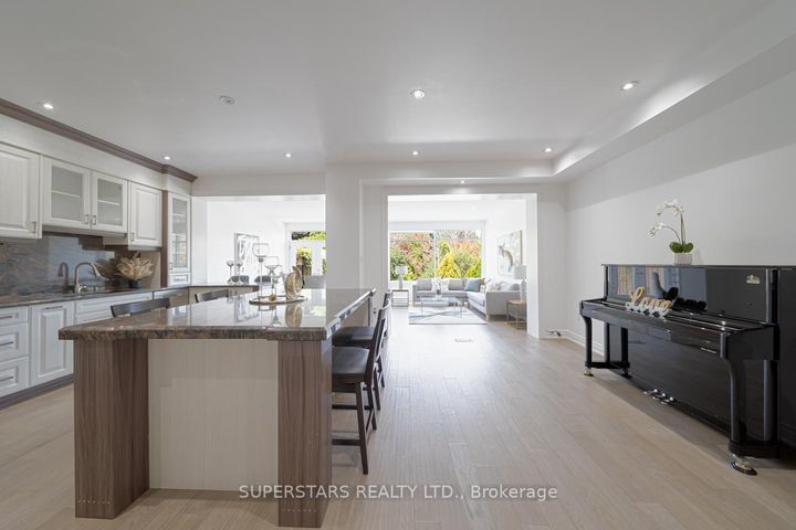 Photo 11 at 26 Windmill Court, Jefferson, Richmond Hill