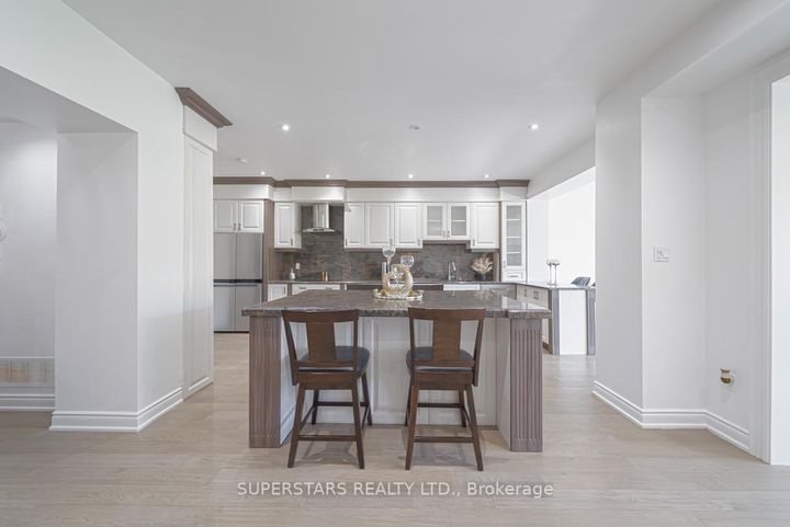 Photo 12 at 26 Windmill Court, Jefferson, Richmond Hill