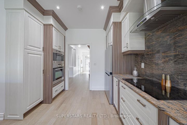 Photo 14 at 26 Windmill Court, Jefferson, Richmond Hill