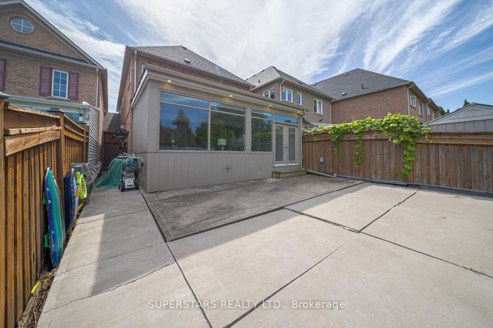 Photo 34 at 26 Windmill Court, Jefferson, Richmond Hill