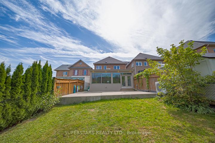 Photo 35 at 26 Windmill Court, Jefferson, Richmond Hill