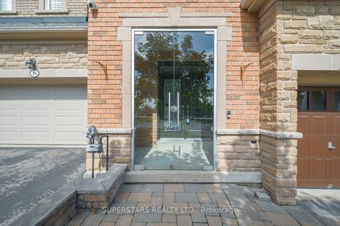 Photo 4 at 26 Windmill Court, Jefferson, Richmond Hill Photo 4 at 26 Windmill Court, Jefferson, Richmond Hill