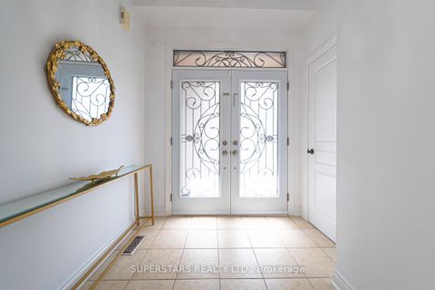 Photo 5 at 26 Windmill Court, Jefferson, Richmond Hill Photo 5 at 26 Windmill Court, Jefferson, Richmond Hill