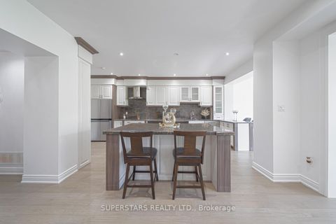 Photo 12 at 26 Windmill Court, Jefferson, Richmond Hill Photo 12 at 26 Windmill Court, Jefferson, Richmond Hill