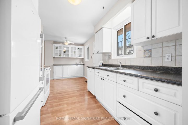 Photo 7 at 1908 Bonnymede Drive, Clarkson, Mississauga
