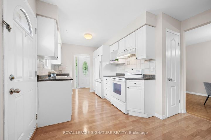 Photo 9 at 1908 Bonnymede Drive, Clarkson, Mississauga