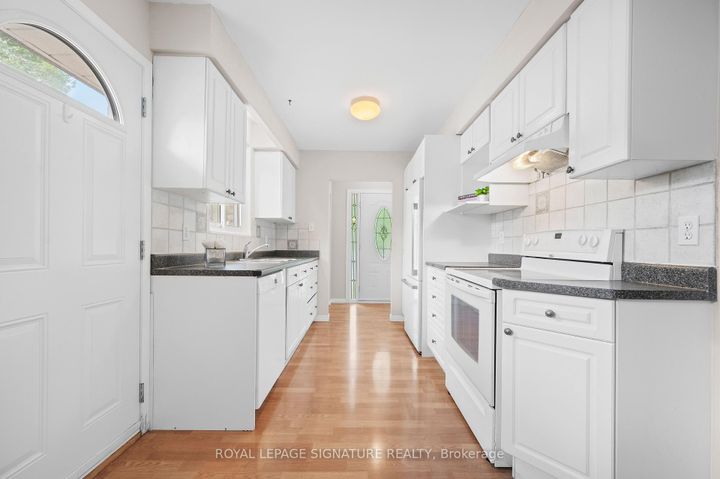 Photo 10 at 1908 Bonnymede Drive, Clarkson, Mississauga